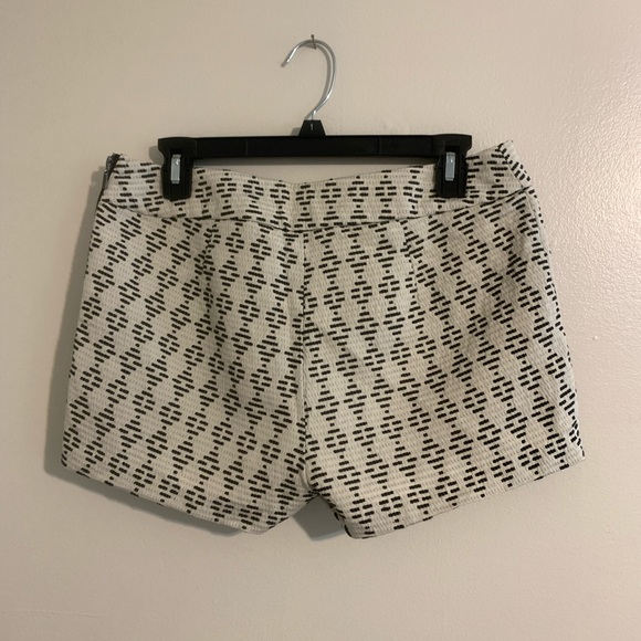 Womens shorts - Picture 2 of 4
